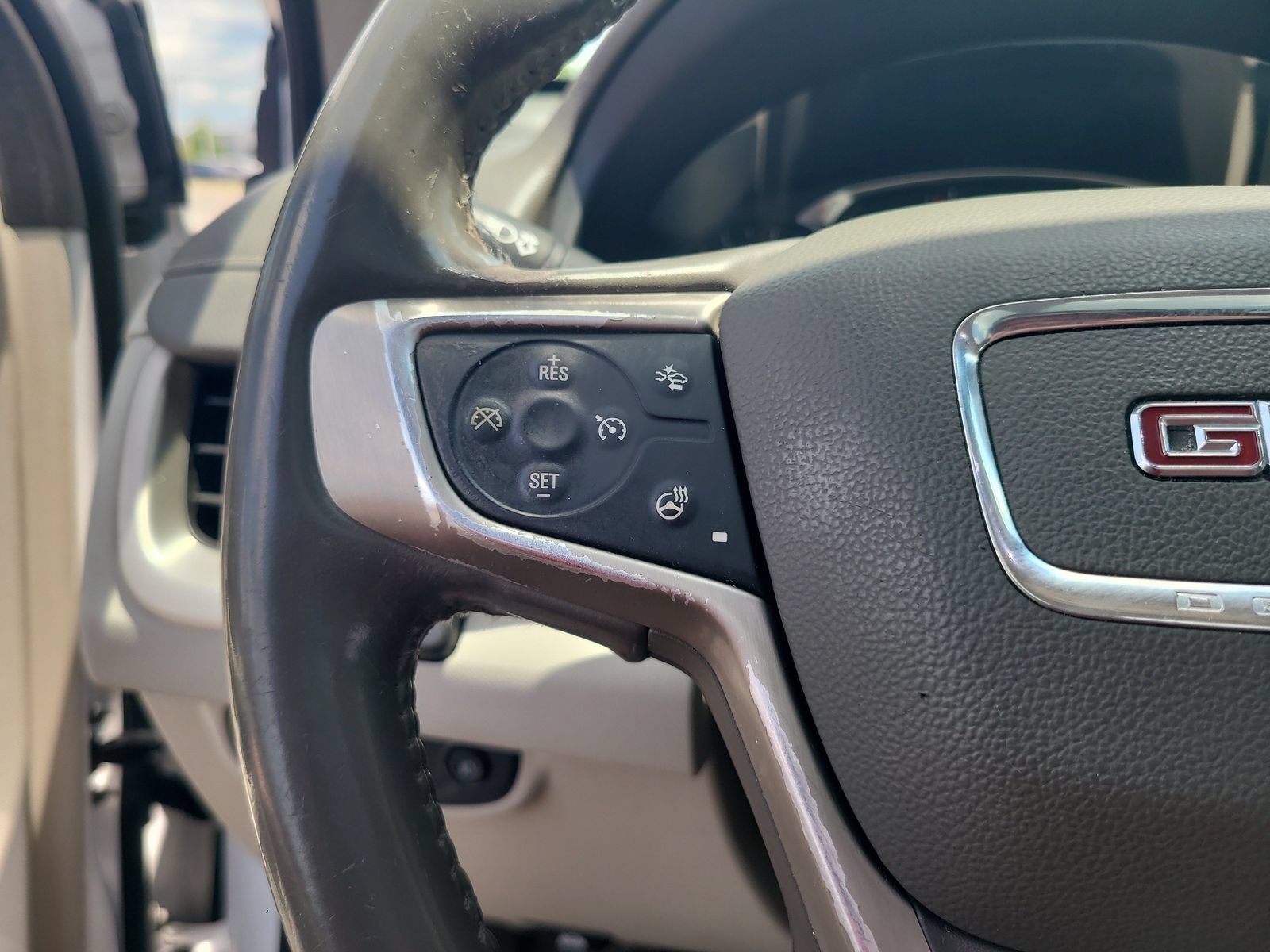 Used 2020 GMC Terrain Denali w/ Denali Premium Package FWD image 14