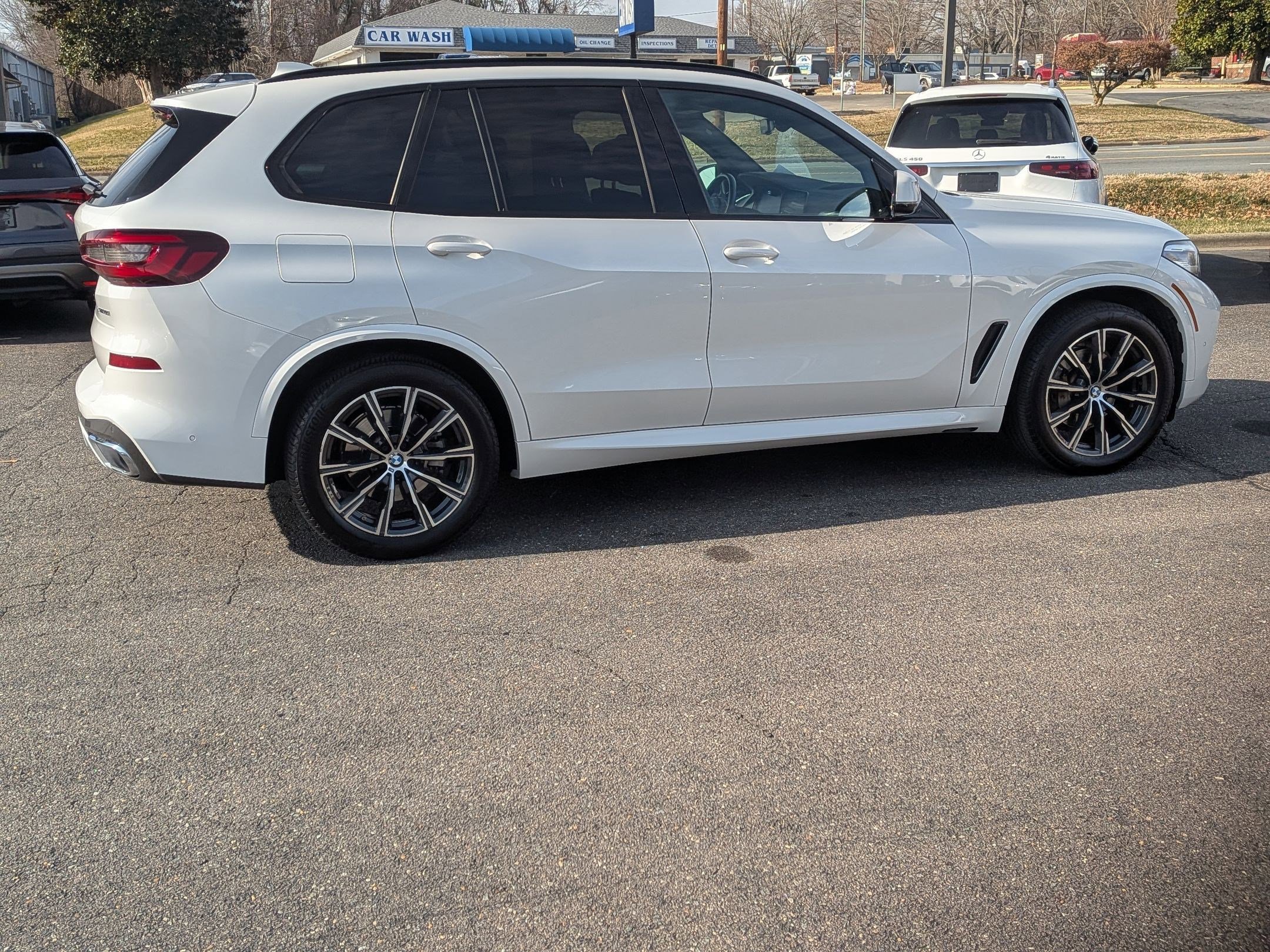 Used 2021 BMW X5 xDrive40i w/ M Sport Package image 2