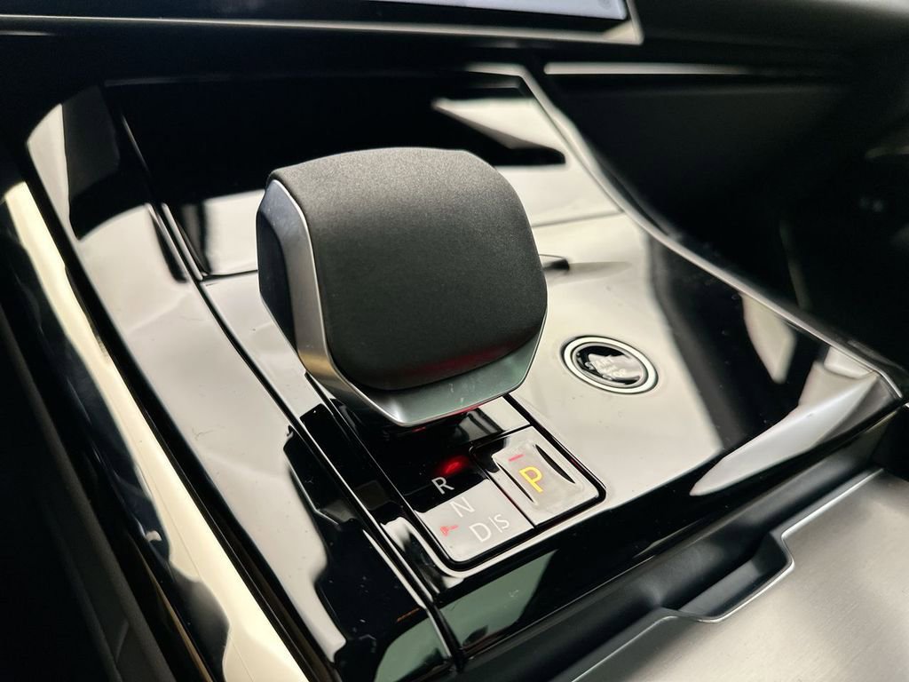 Used 2025 Land Rover Range Rover Sport Dynamic SE image 12