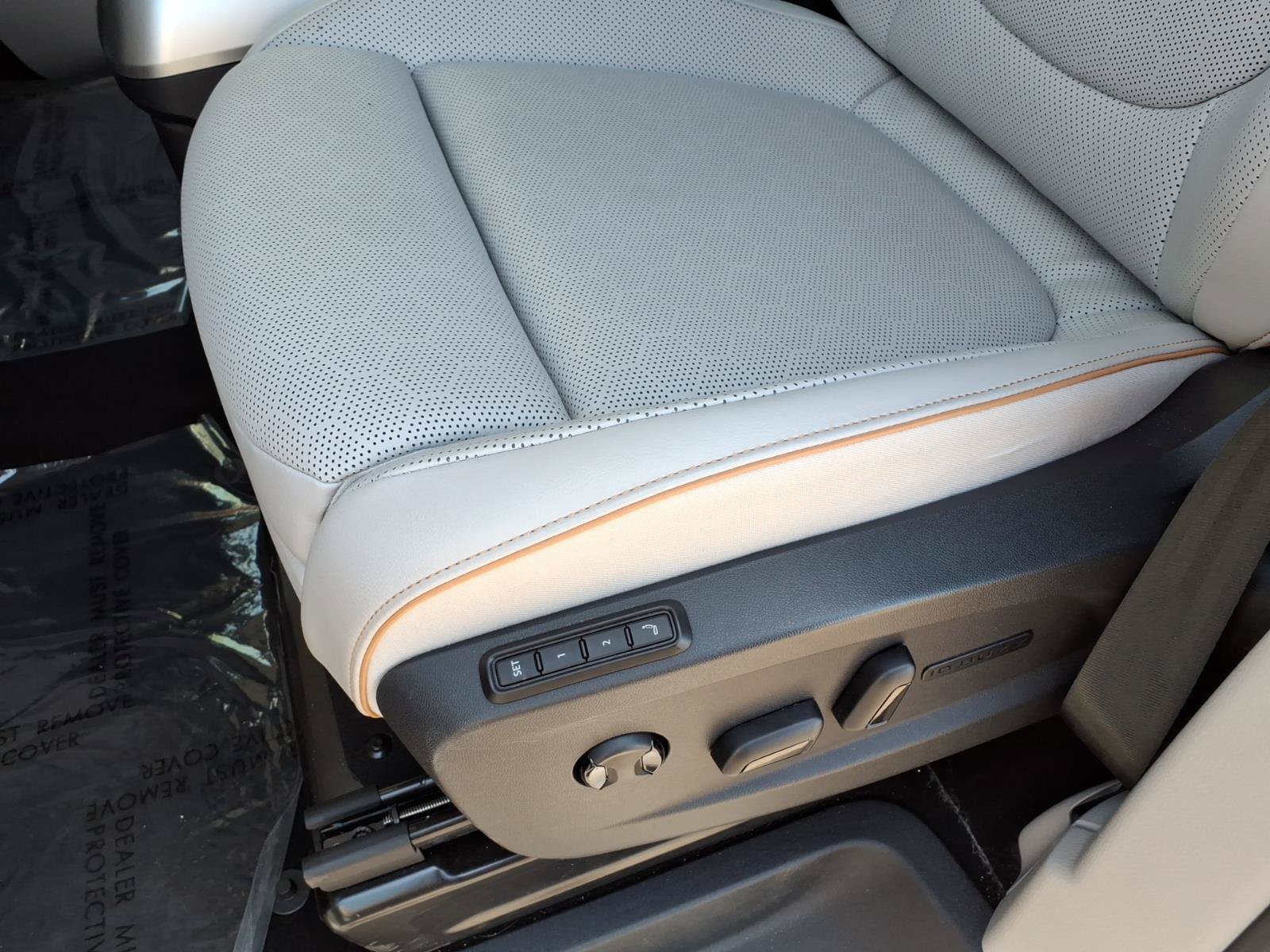 Certified 2025 Volkswagen ID. Buzz Pro S Plus RWD image 22