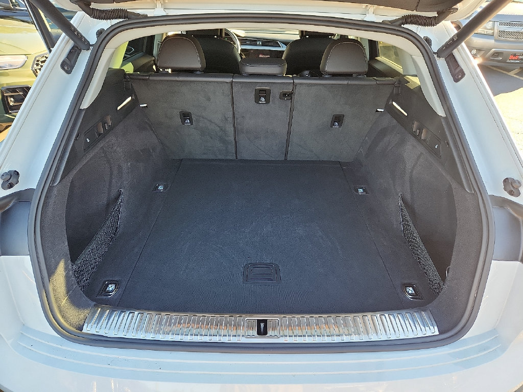 Certified 2024 Audi Q8 e-tron Premium AWD/4WD image 28