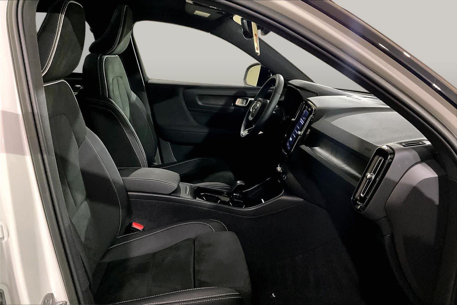 Used 2023 Volvo XC40 Recharge Ultimate w/ Protection Package Premier AWD/4WD image 7