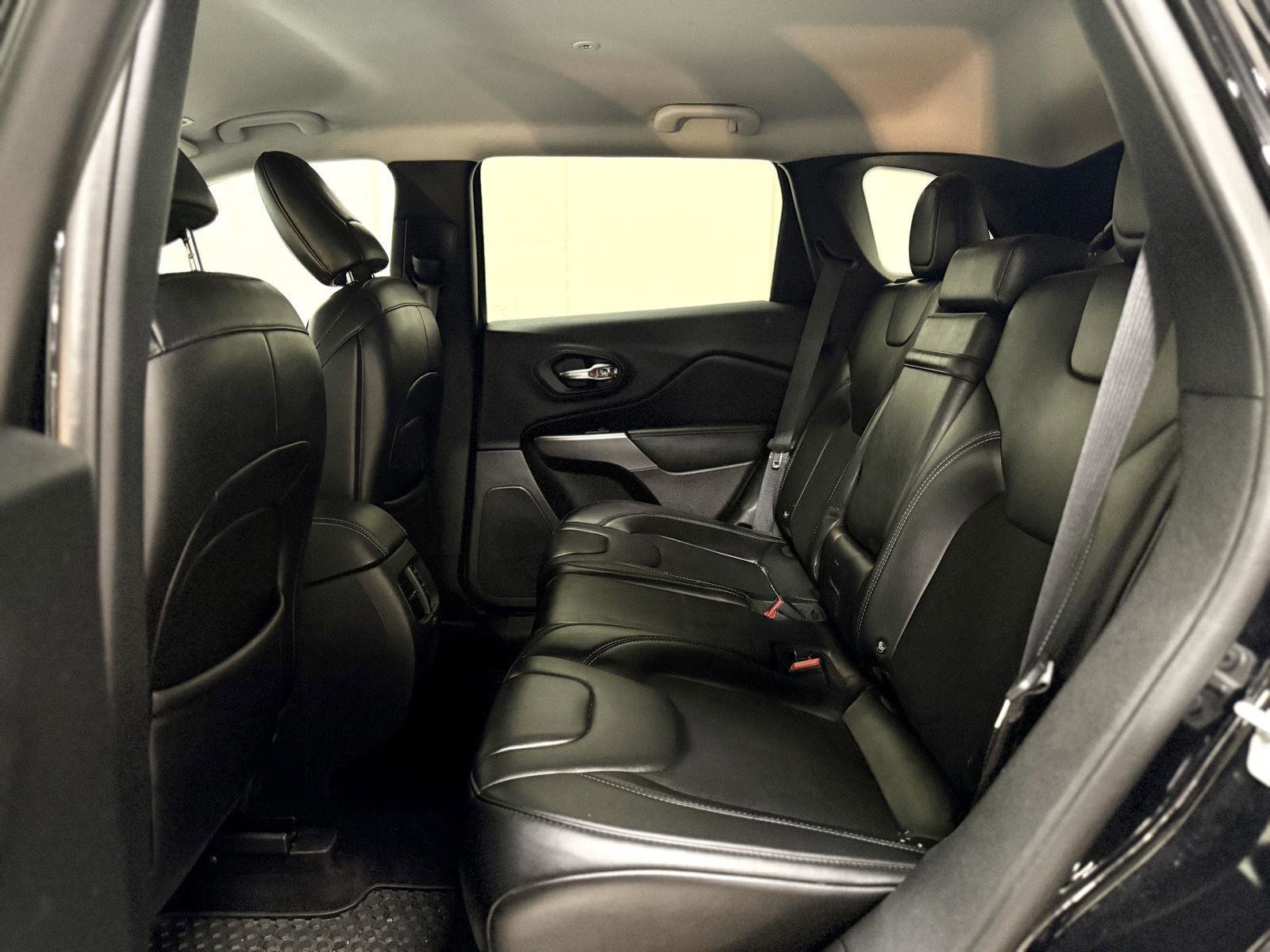 Used 2019 Jeep Cherokee Latitude Plus w/ Cold Weather Group image 15