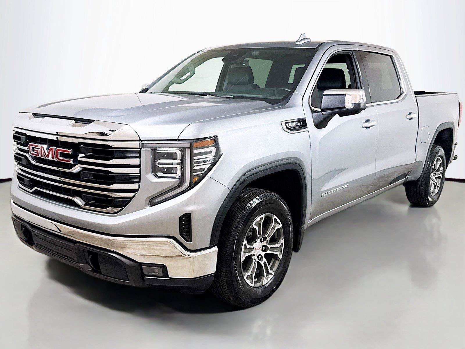 Used 2026 GMC Sierra 1500 SLT RWD image 1