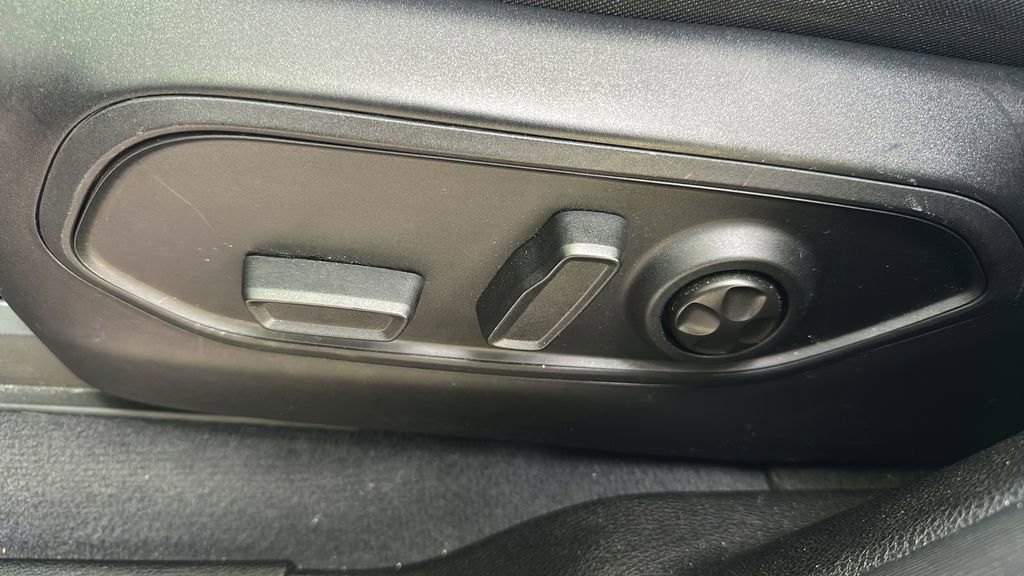 Used 2023 Jeep Grand Cherokee L Laredo RWD image 19