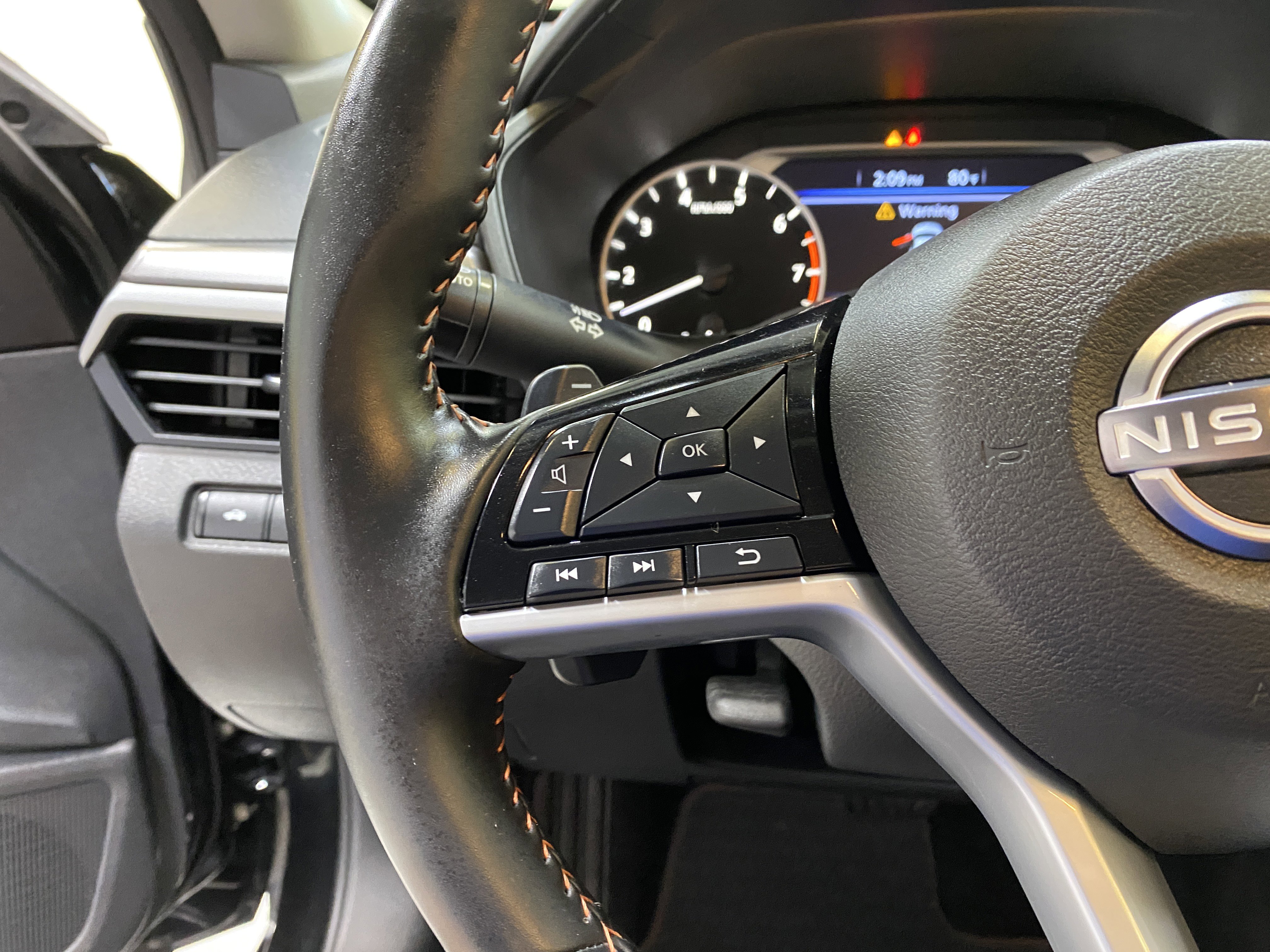 Used 2025 Nissan Altima 2.5 SR image 32