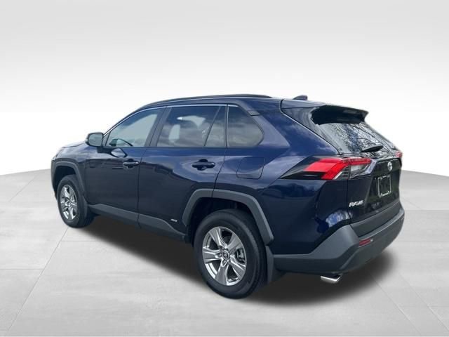 Used 2024 Toyota RAV4 XLE w/ Convenience Package image 4