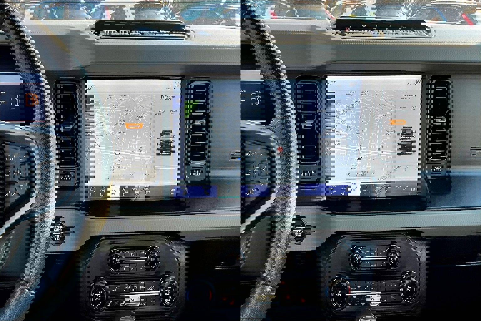 Used 2023 Ford Bronco Badlands image 6