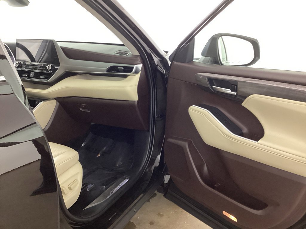 Used 2021 Toyota Highlander Platinum AWD/4WD image 20