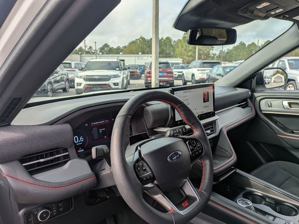 Used 2025 Ford Explorer ST RWD image 31