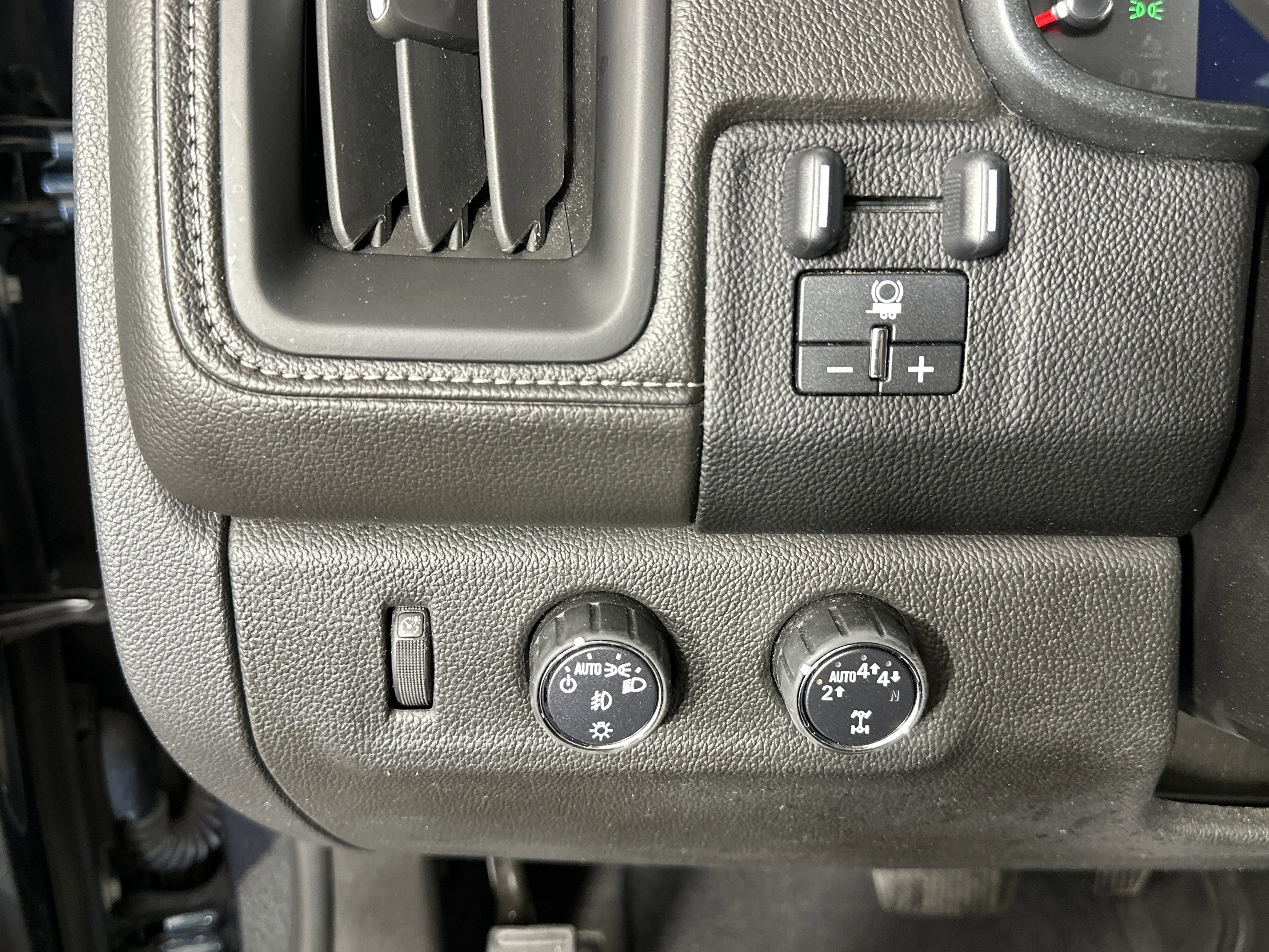 Used 2019 GMC Canyon SLE w/ Driver Alert Package image 28