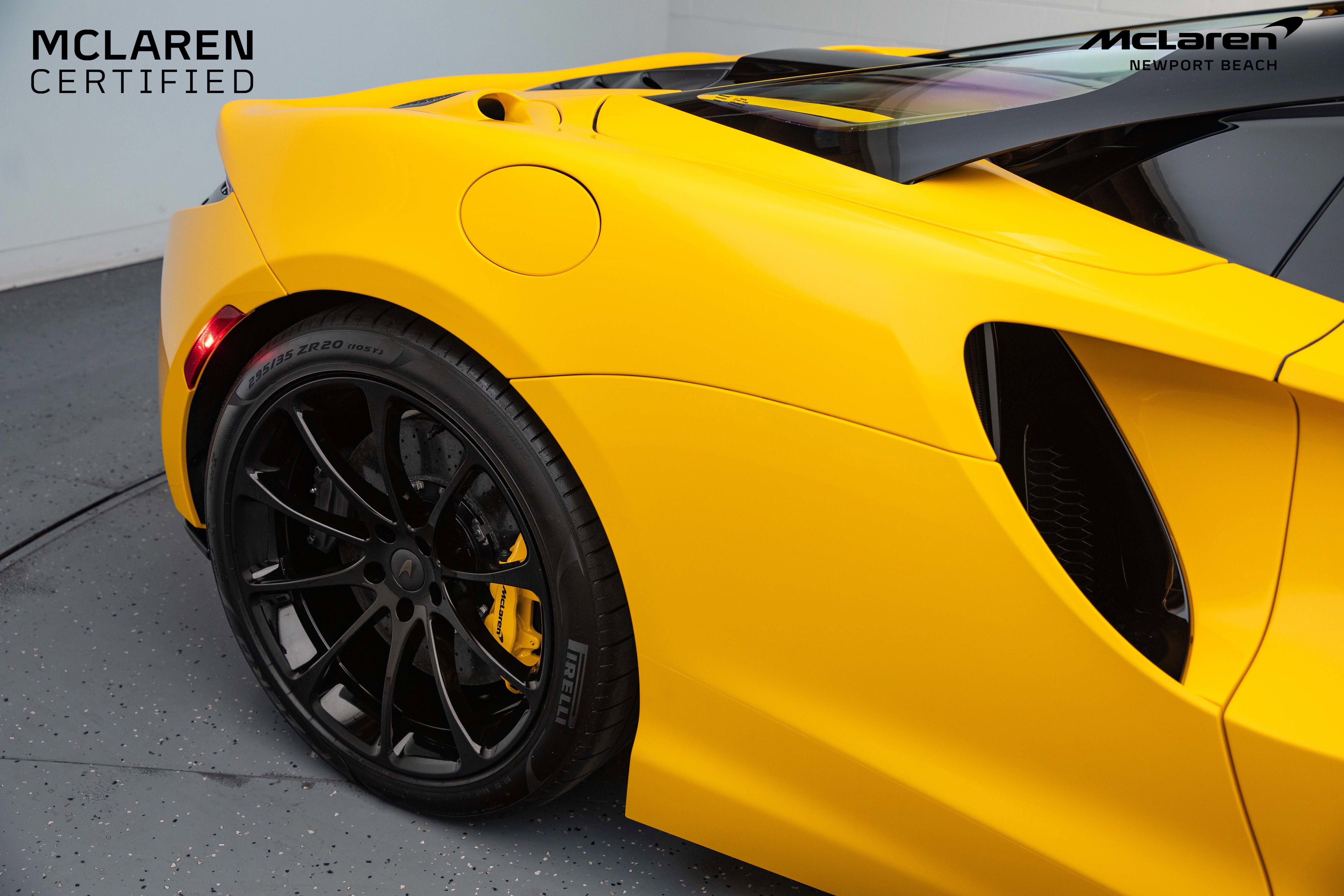 Used 2025 McLaren Artura Spider image 6