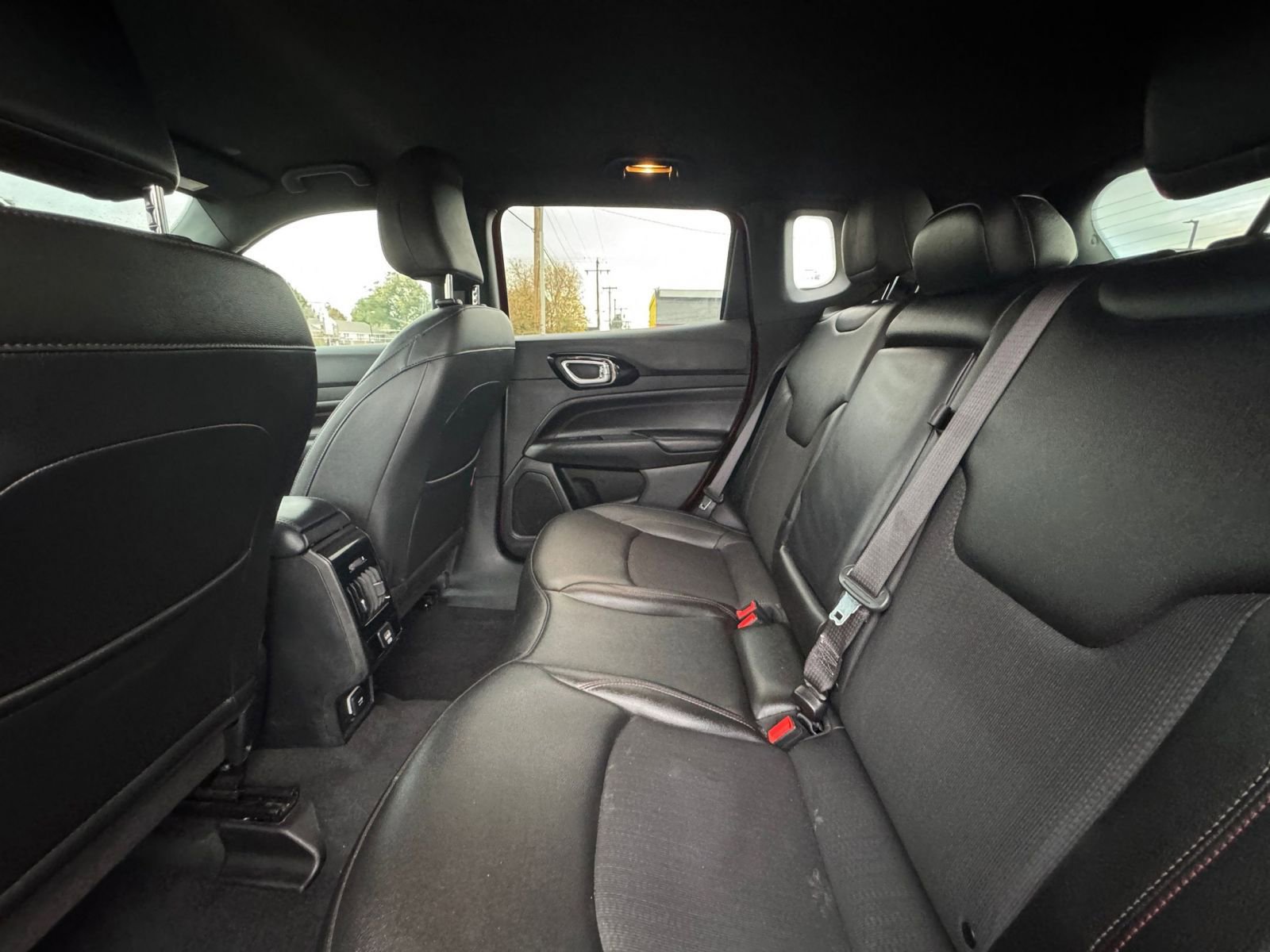 Used 2025 Jeep Compass Trailhawk image 24