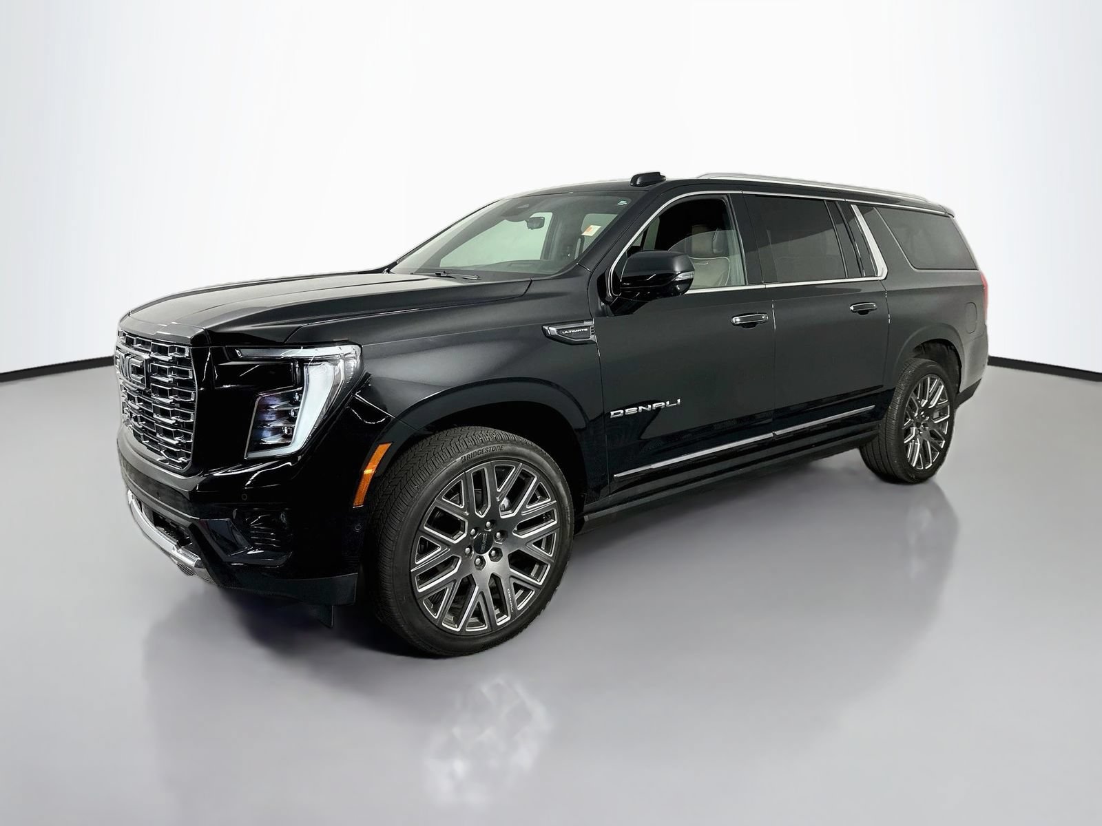 Used 2025 GMC Yukon XL Denali Ultimate AWD/4WD image 4