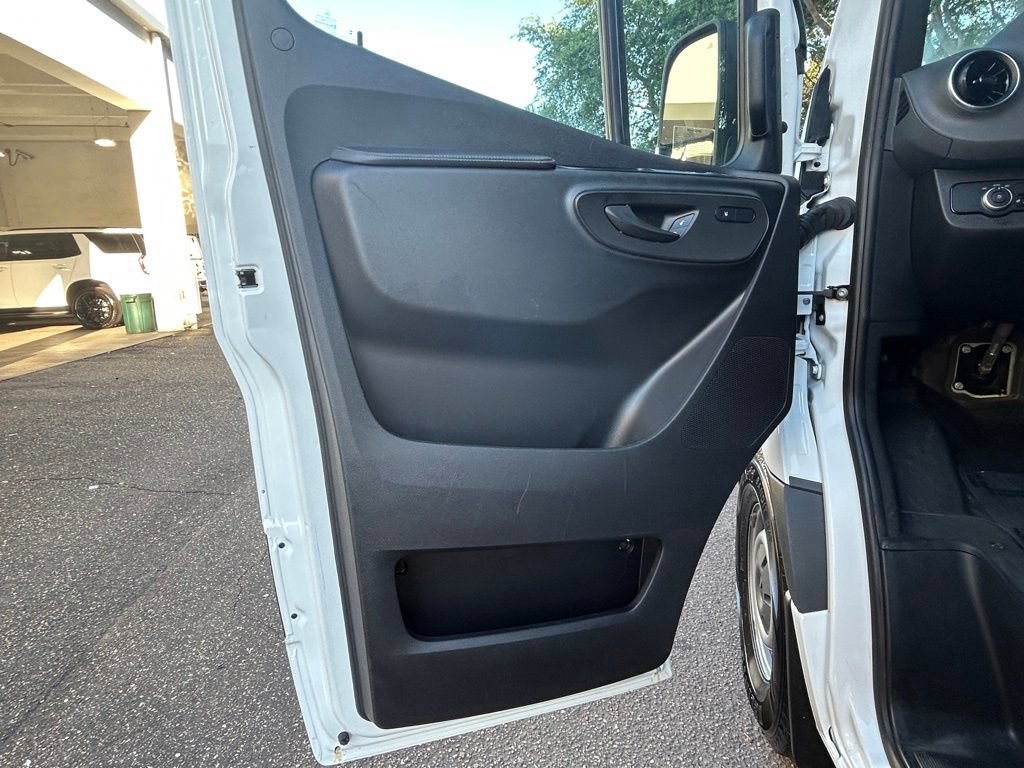 Used 2025 Mercedes-Benz Sprinter 2500 image 34