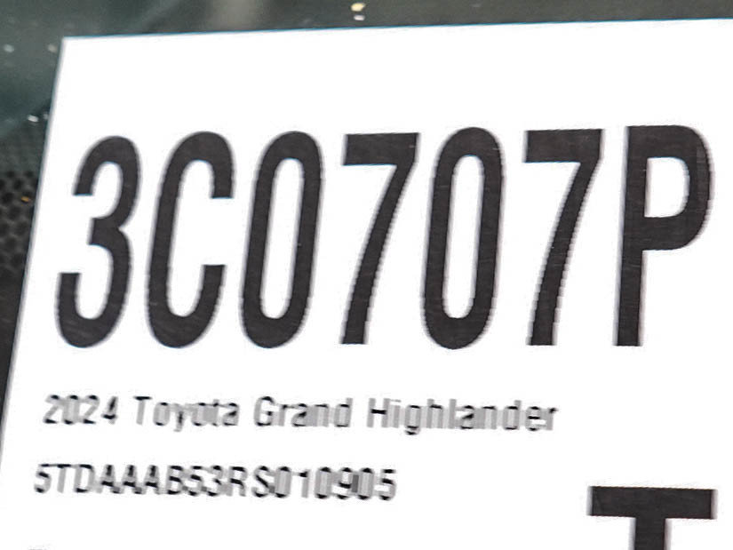Used 2024 Toyota Grand Highlander AWD image 32