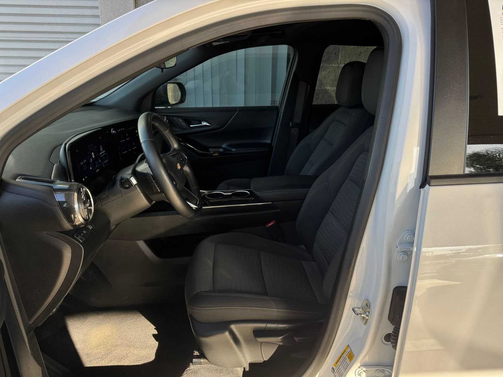 Used 2025 Chevrolet Equinox LT FWD image 27