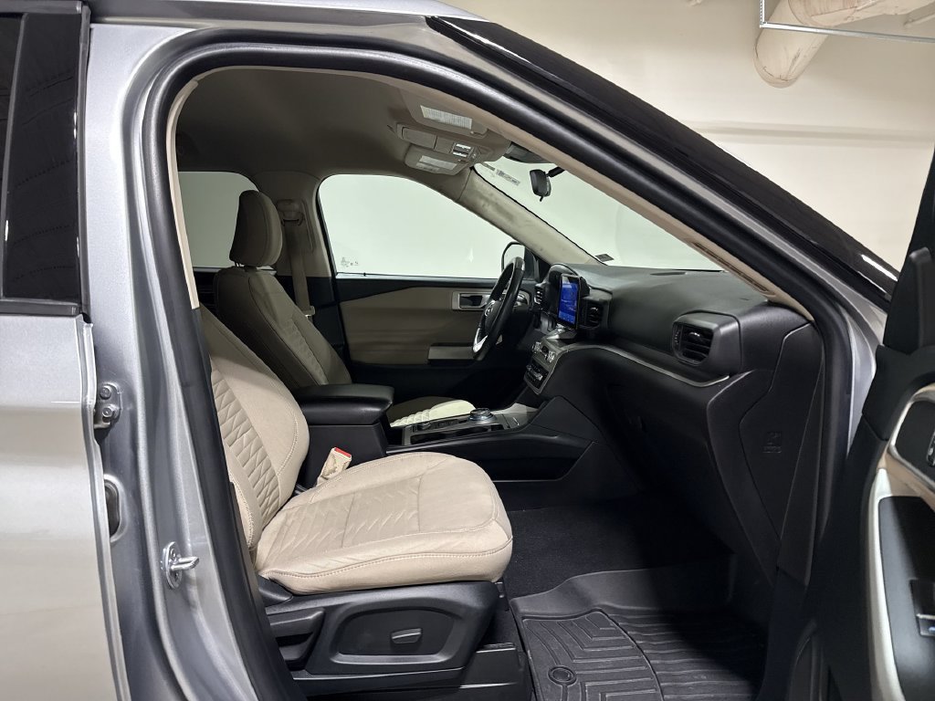Used 2021 Ford Explorer XLT AWD/4WD image 21