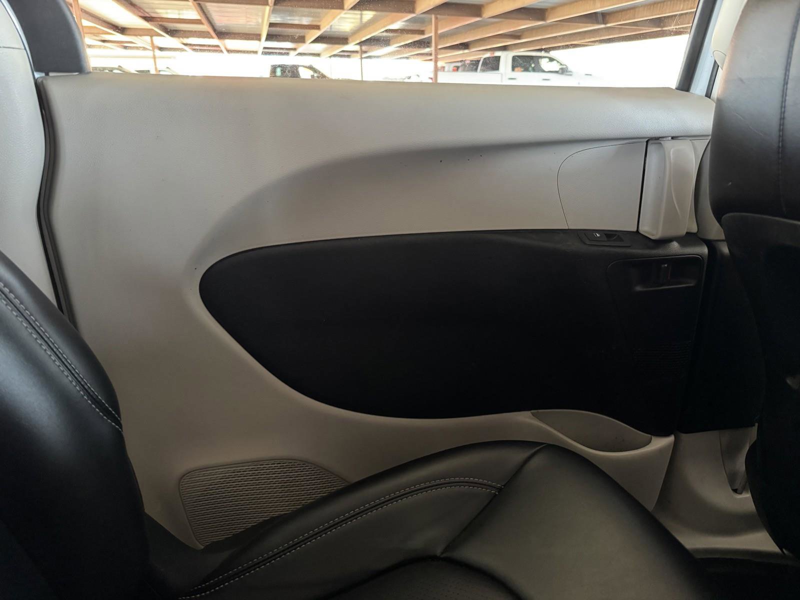 Used 2023 Chrysler Pacifica Touring-L image 25