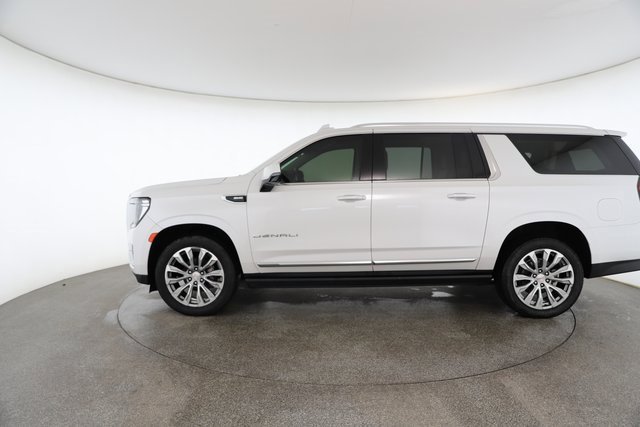 Used 2023 GMC Yukon XL Denali image 6