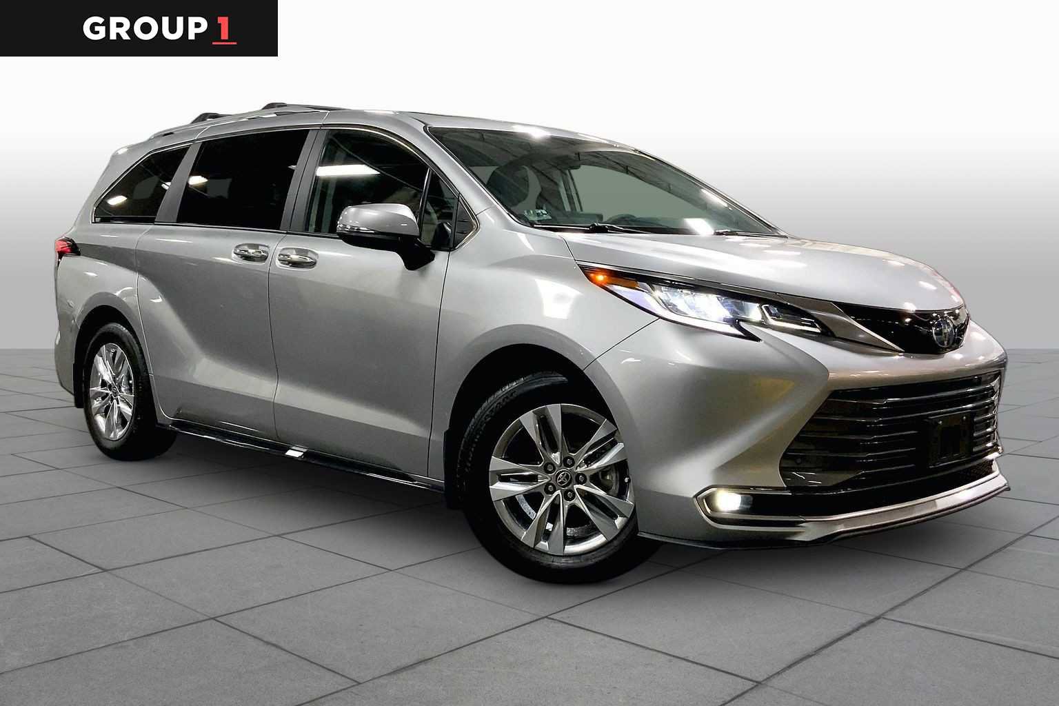 Certified 2024 Toyota Sienna Limited AWD/4WD image 3