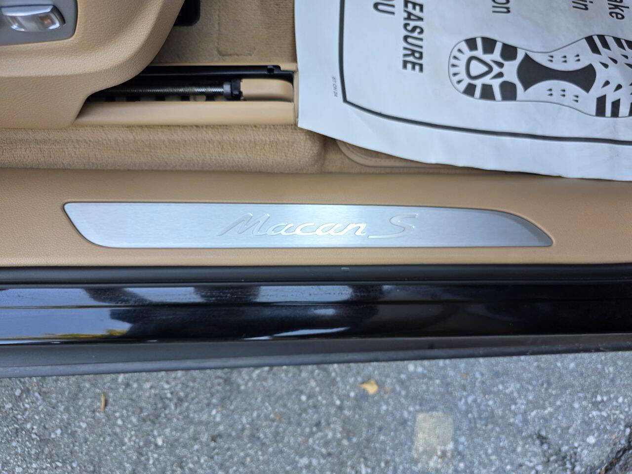 Used 2015 Porsche Macan S w/ Premium Package Plus image 16