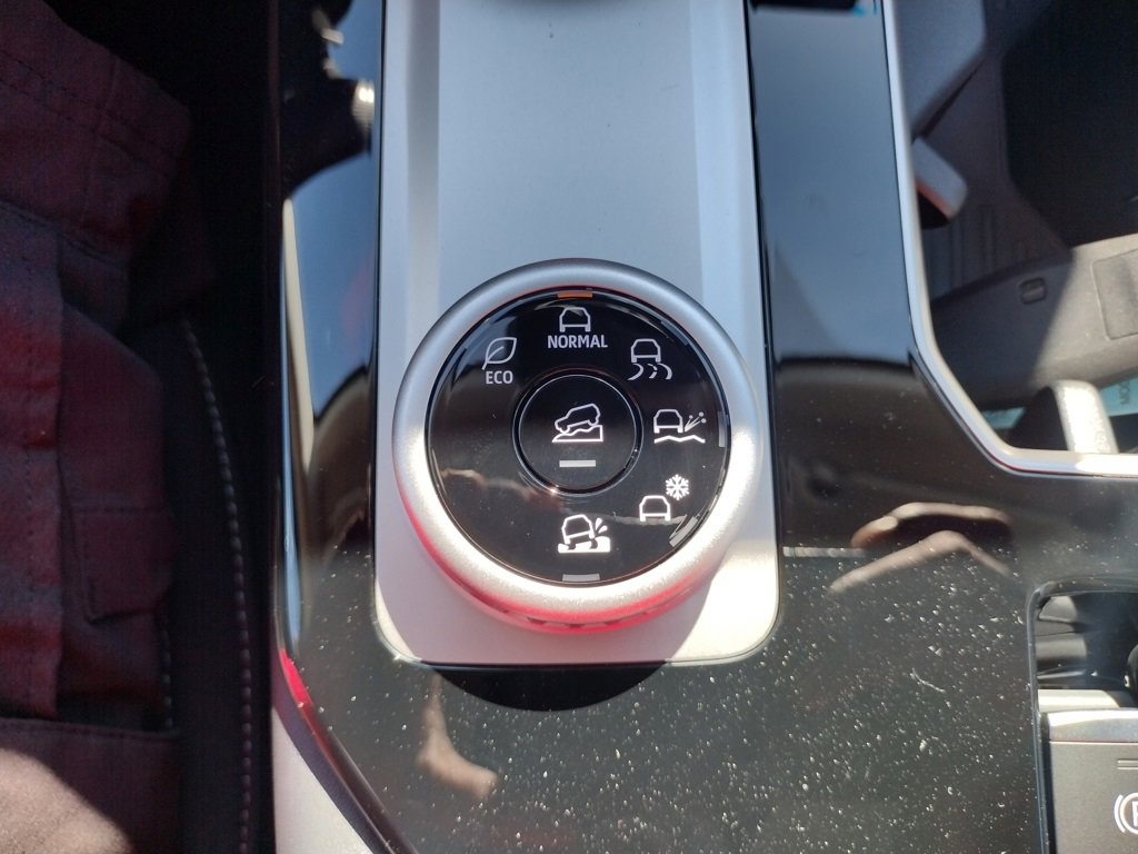 New 2025 Mitsubishi Outlander ES image 15