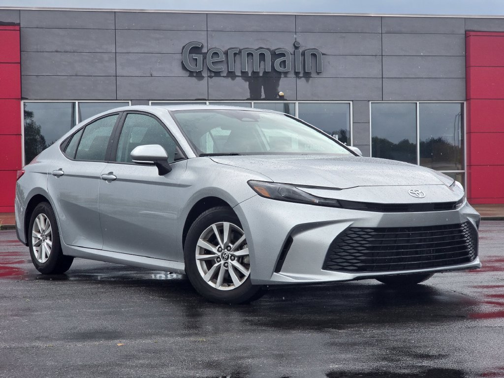 Used 2025 Toyota Camry LE FWD image 2