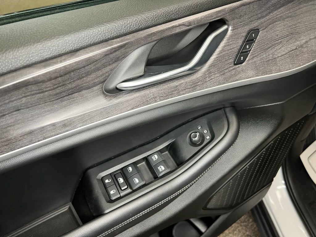 Used 2024 Jeep Grand Cherokee Limited image 15