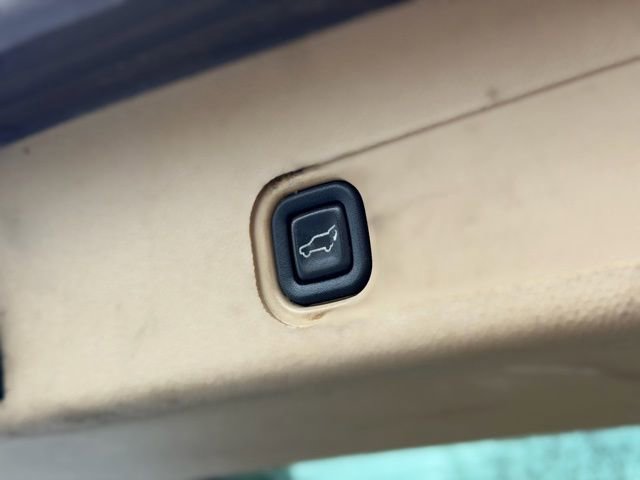 Used 2011 Chevrolet Suburban LTZ image 22