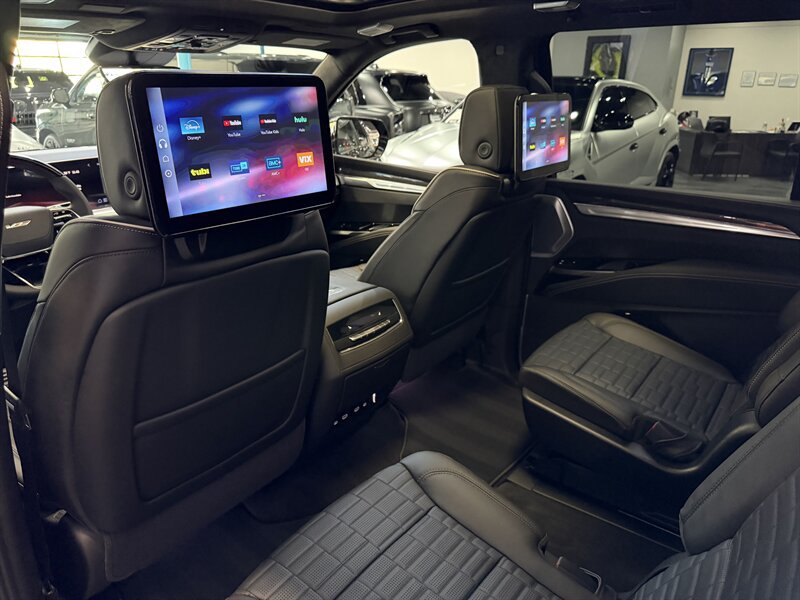 Used 2026 Cadillac Escalade ESV V w/ LPO, ONYX Package AWD/4WD image 14