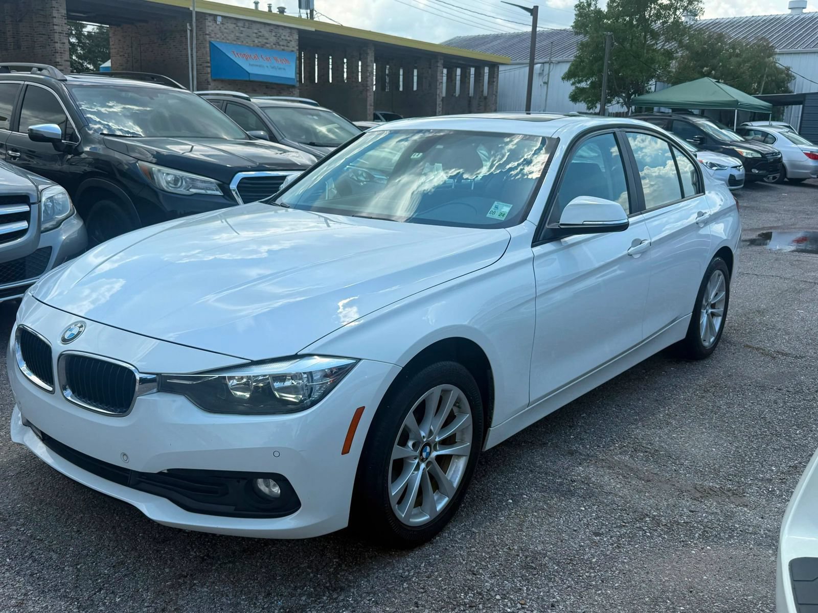 Used 2016 BMW 320i Sedan RWD image 2