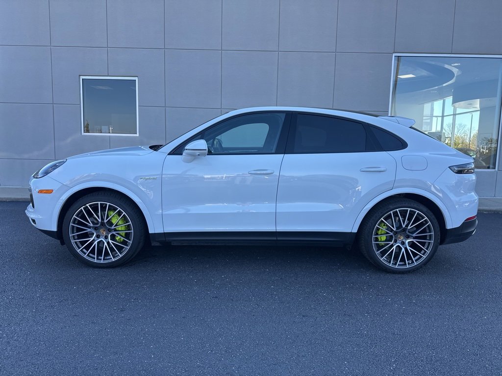 Certified 2023 Porsche Cayenne Platinum Edition image 2