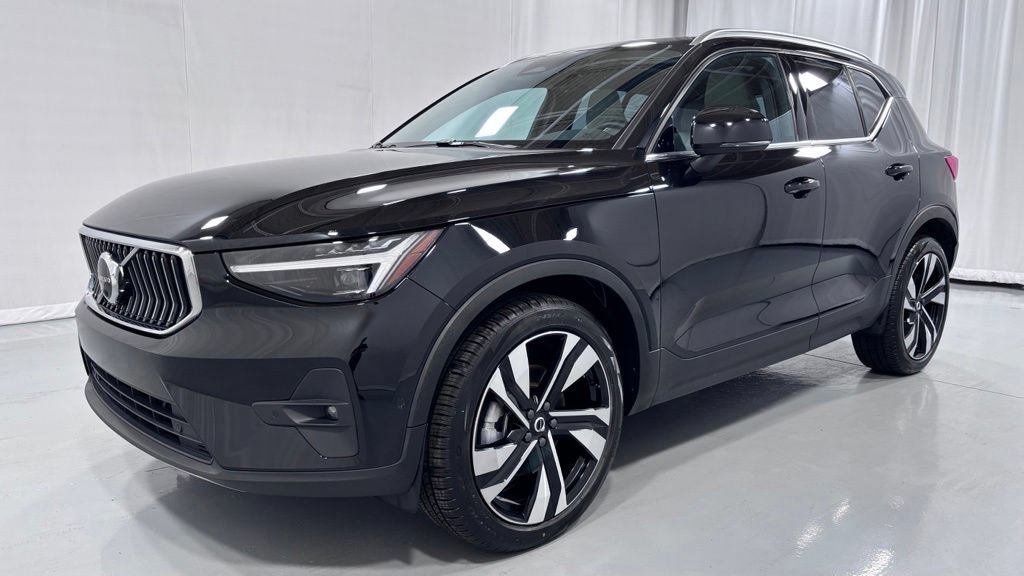 Certified 2023 Volvo XC40 B5 Ultimate w/ Protection Package Premier AWD/4WD image 1