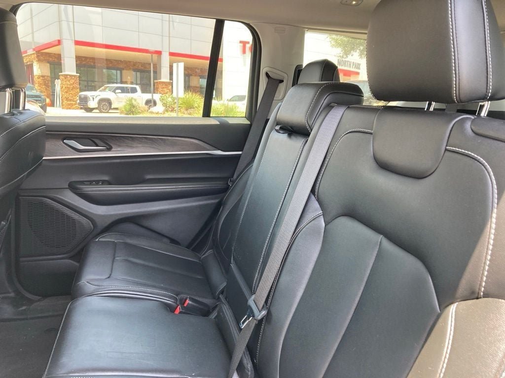 Used 2024 Jeep Grand Cherokee L Limited RWD image 11