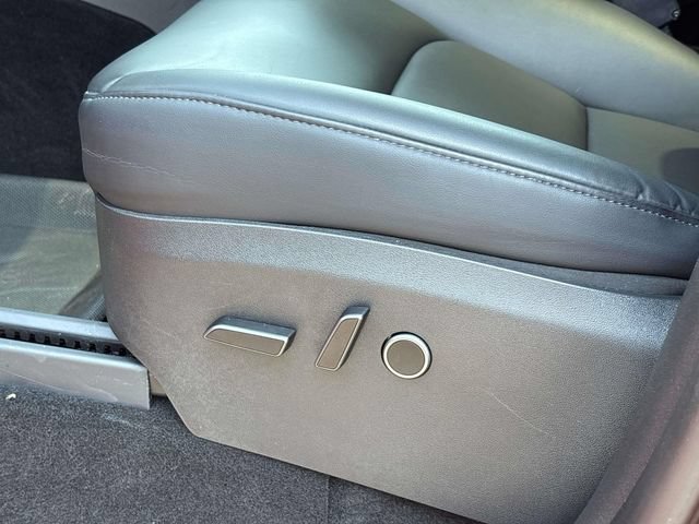 Used 2022 Tesla Model Y Long Range AWD/4WD image 37