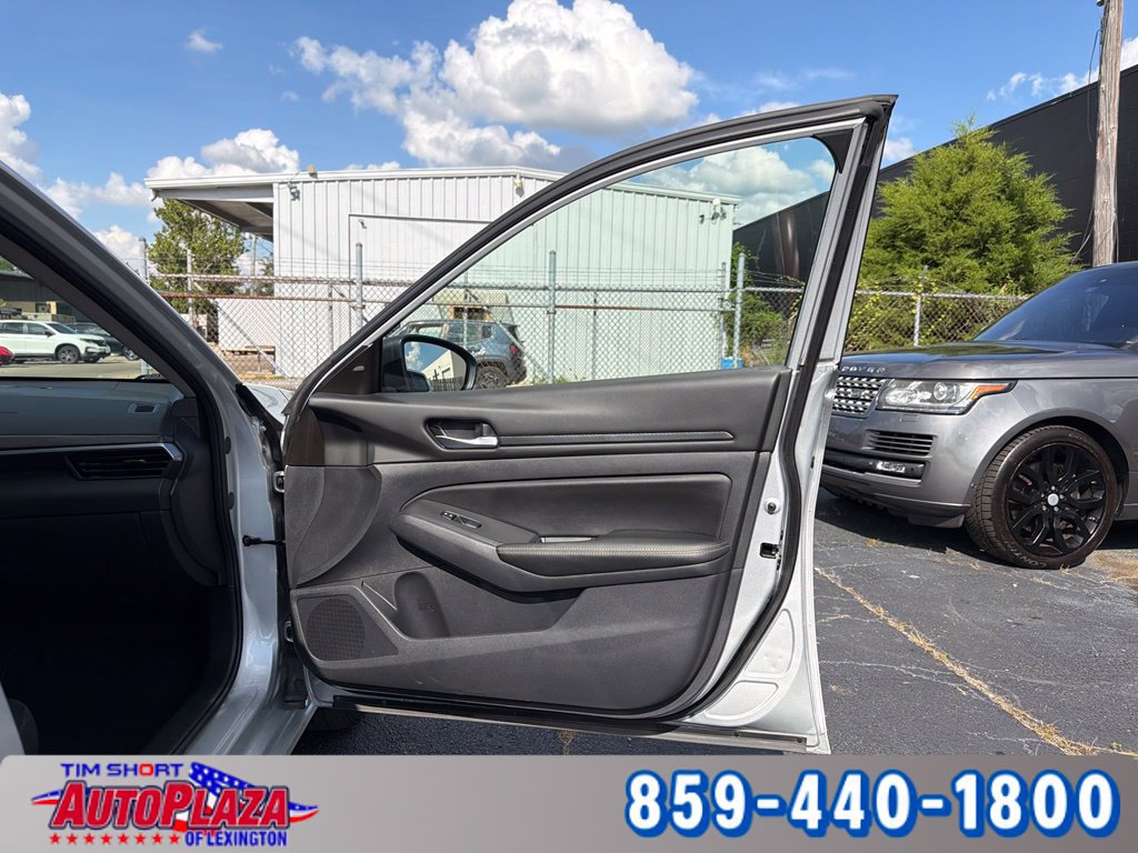 Used 2024 Nissan Altima 2.5 SV AWD/4WD image 33