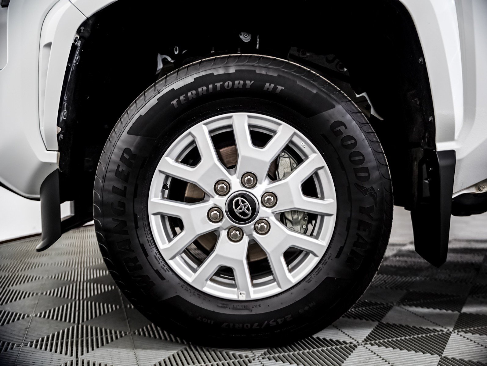 Used 2025 Toyota Tacoma SR5 AWD/4WD image 6