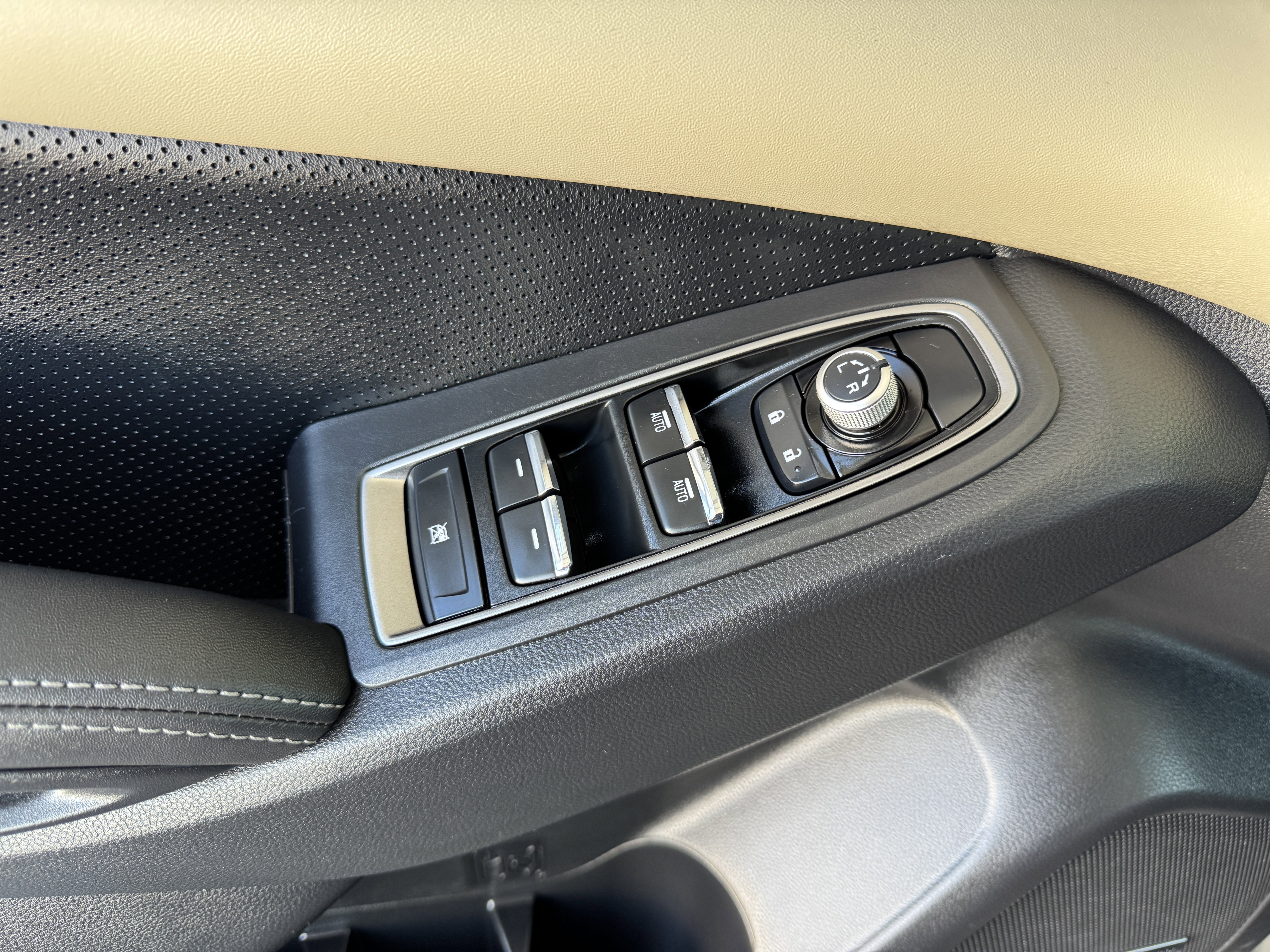 Used 2022 Subaru Ascent Limited w/ Technology Package image 11