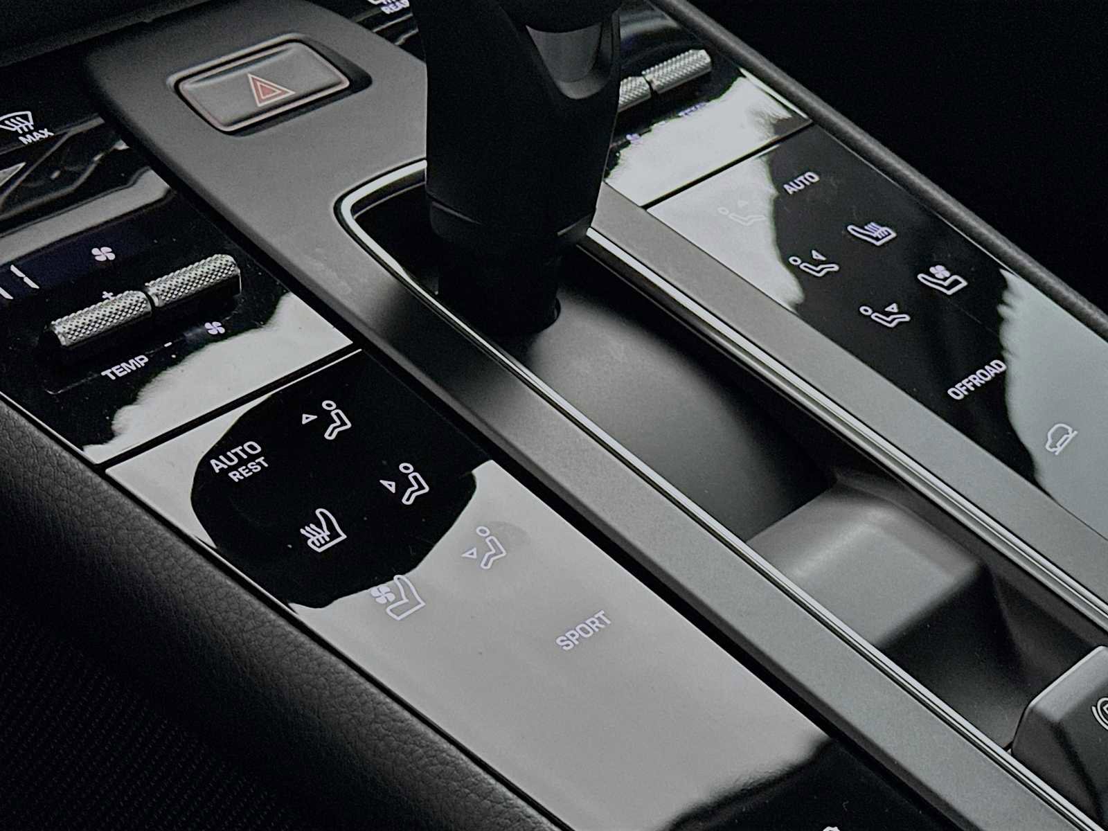 Certified 2025 Porsche Macan image 20