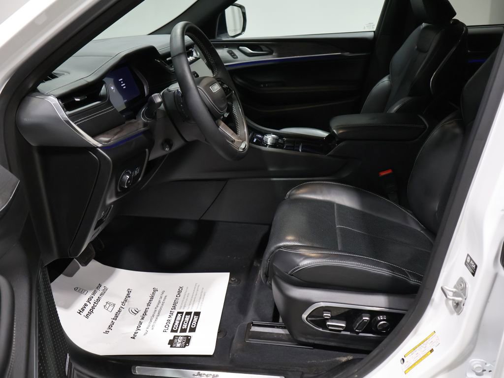 Used 2023 Jeep Grand Cherokee Overland w/ Luxury Tech Group IV image 11