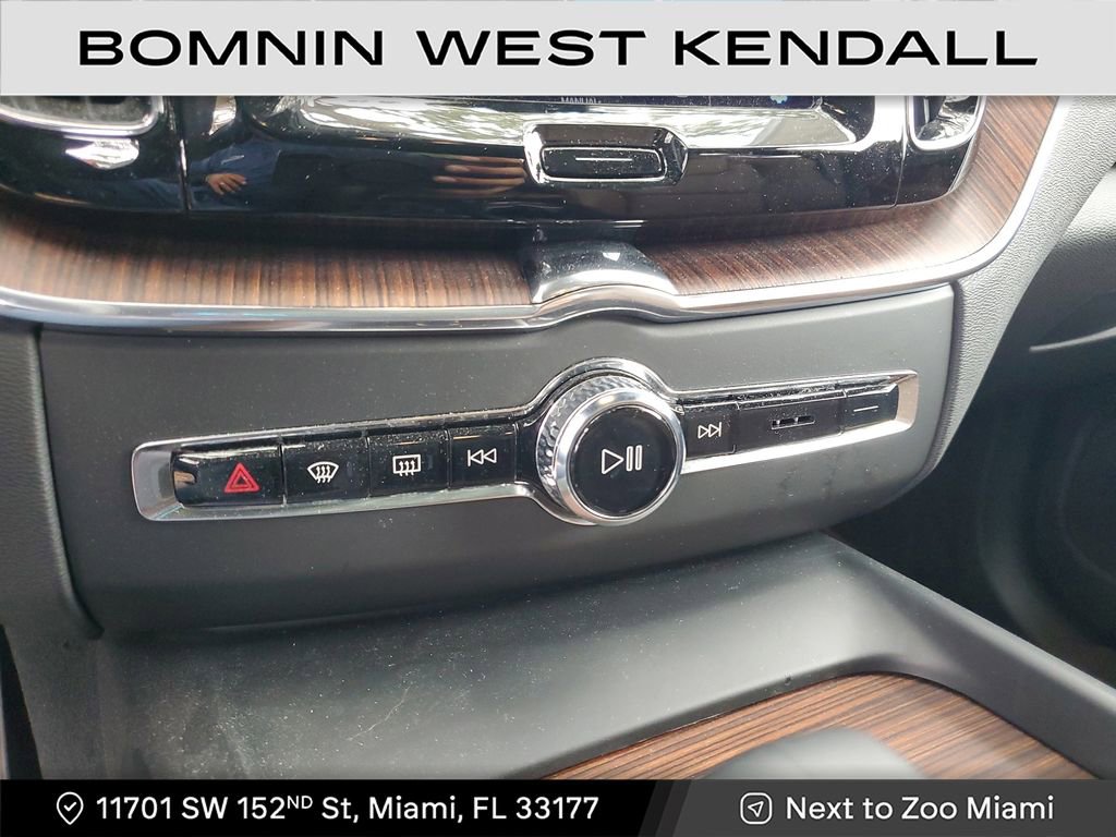 Used 2023 Volvo XC60 T8 Plus image 20