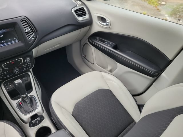 Used 2018 Jeep Compass Latitude w/ Popular Equipment Group FWD image 11