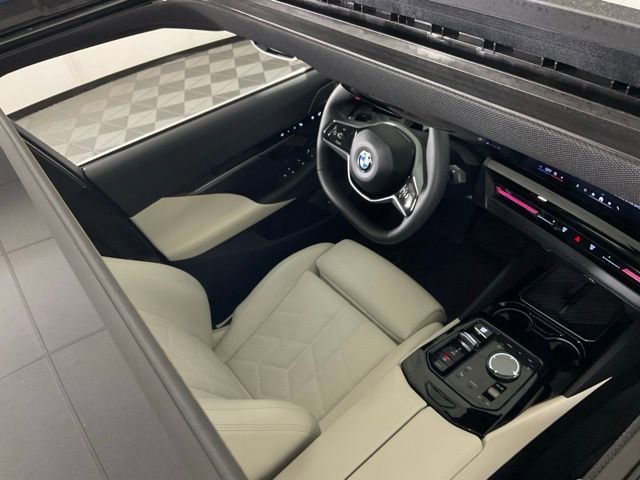 Certified 2024 BMW 530i xDrive w/ Premium Package image 34
