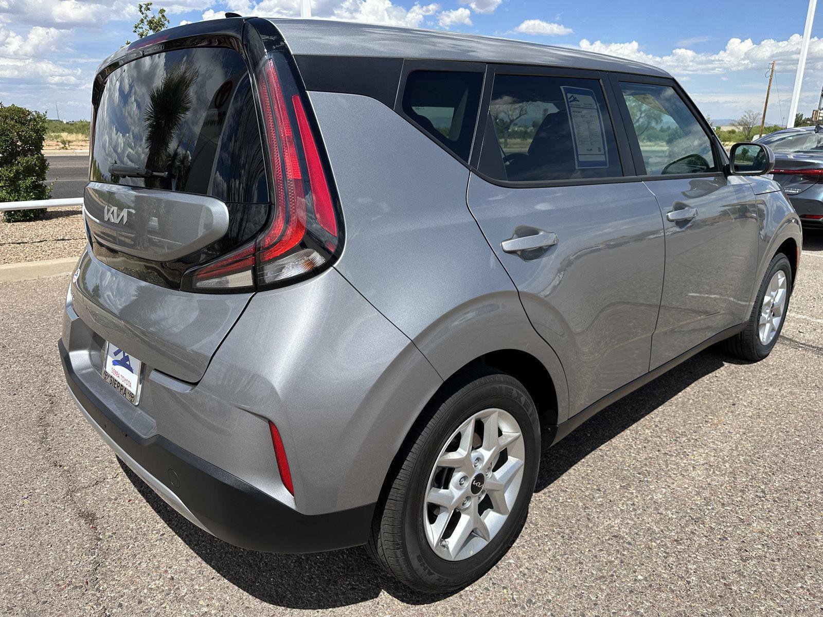 Used 2025 Kia Soul LX FWD image 16