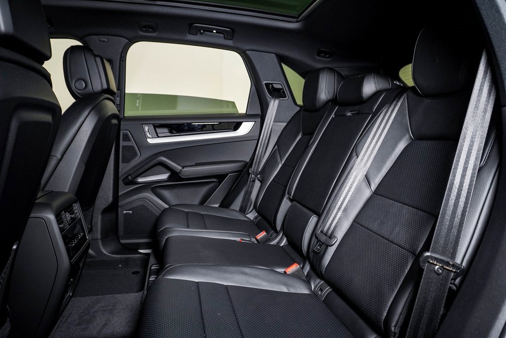 New 2026 Porsche Cayenne image 17