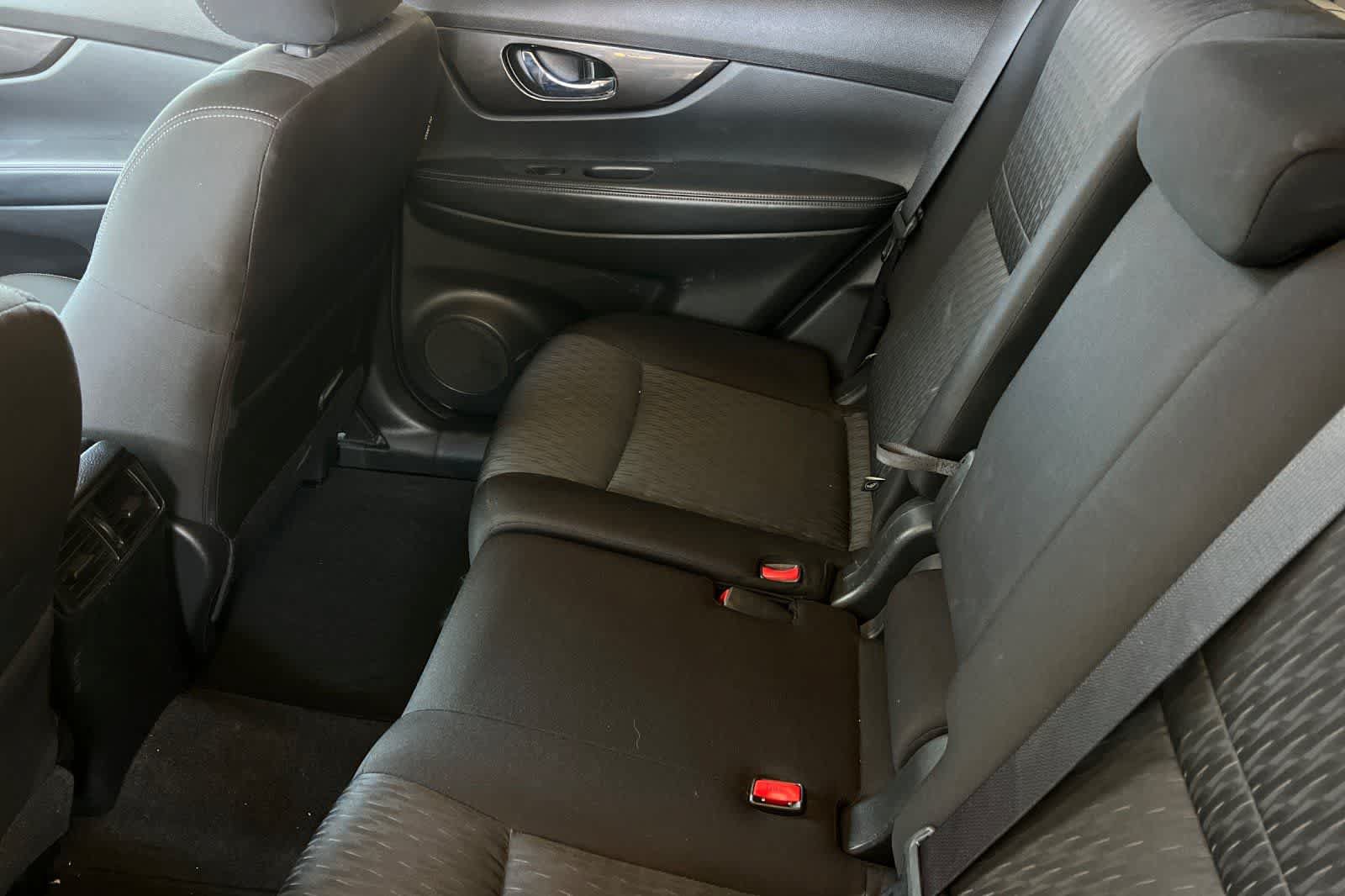 Used 2019 Nissan Rogue S w/ Special Edition Package FWD image 5