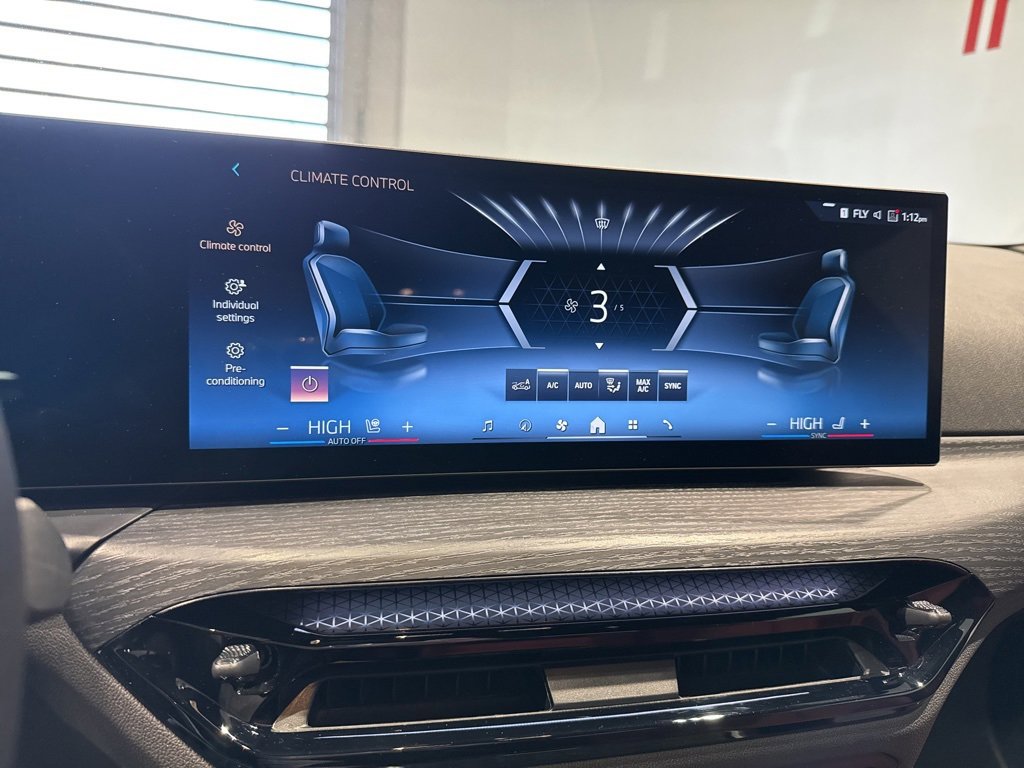 Used 2025 BMW 230i xDrive Coupe w/ Premium Package image 21