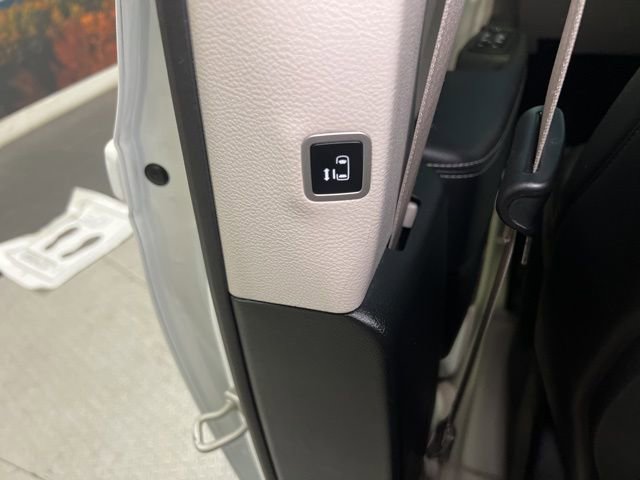 Used 2024 Chrysler Pacifica Limited FWD image 58