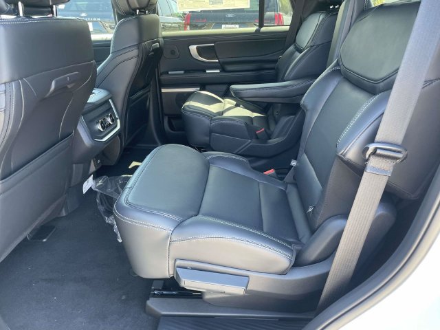 New 2027 Ford Expedition Platinum w/ Stealth Performance Package AWD/4WD image 8